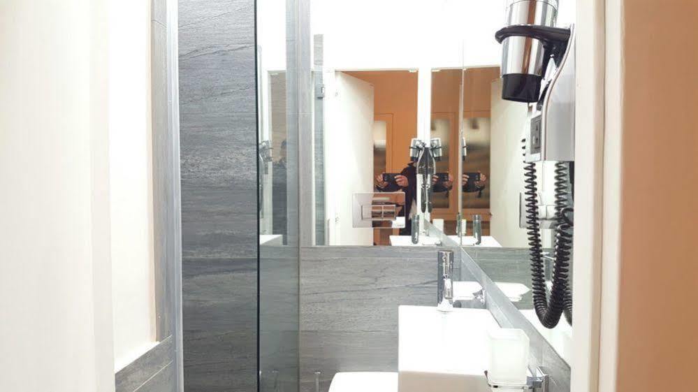 Lhp Suite Napoli Parco Margherita المظهر الخارجي الصورة