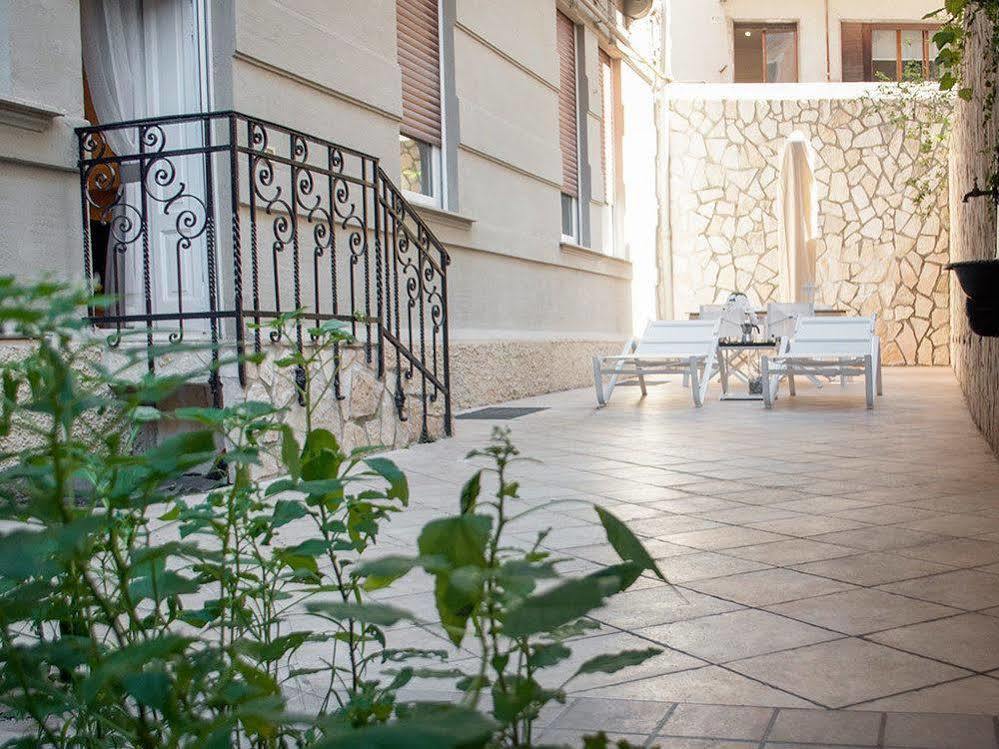 Lhp Suite Napoli Parco Margherita المظهر الخارجي الصورة